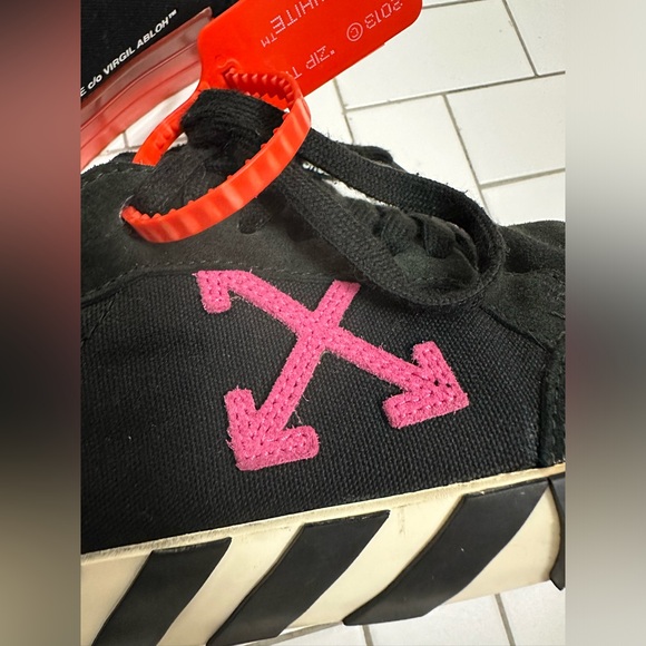 OFF-White Vulc Low Black Fuchsia Sneakers size 42 - Picture 11 of 12